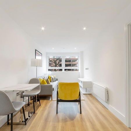 Modern And Stylish 1 Bed Apartment In Ист-Гринстед Экстерьер фото