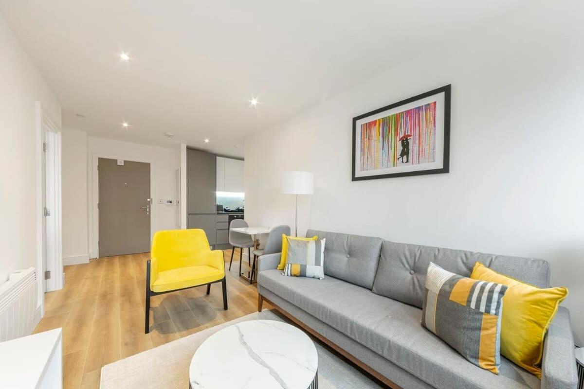 Modern And Stylish 1 Bed Apartment In Ист-Гринстед Экстерьер фото